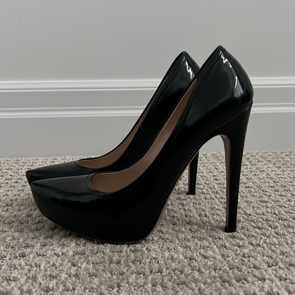Authentic Prada patent leather heels - Picture 2 of 8